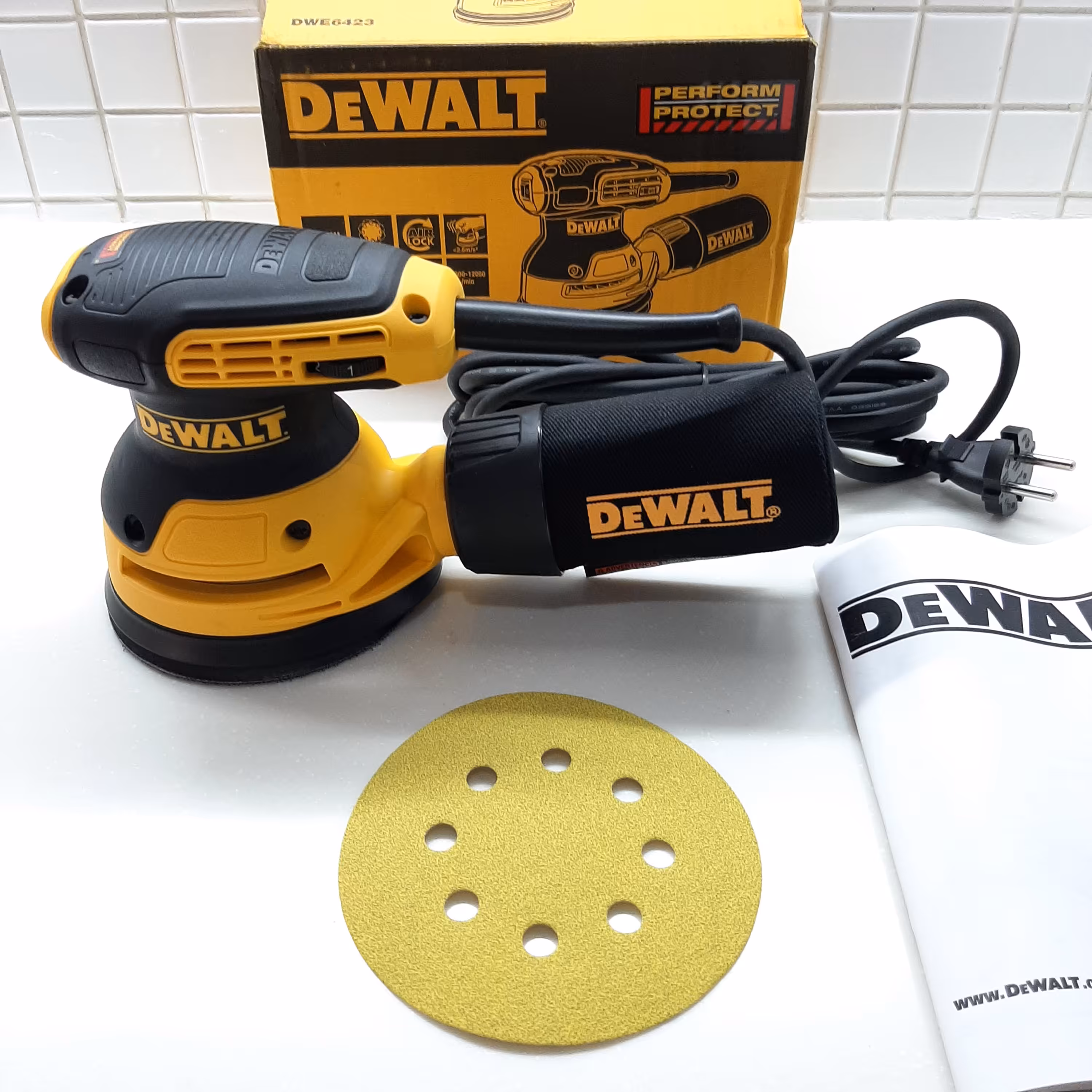 سنباده لرزان برقی دیوالت مدل dwe6423 