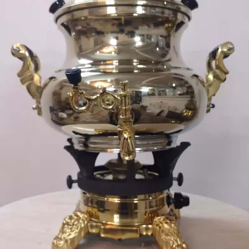 سماور گازی برنجی پایه چدنی رنگ طلایی همراه باقوری