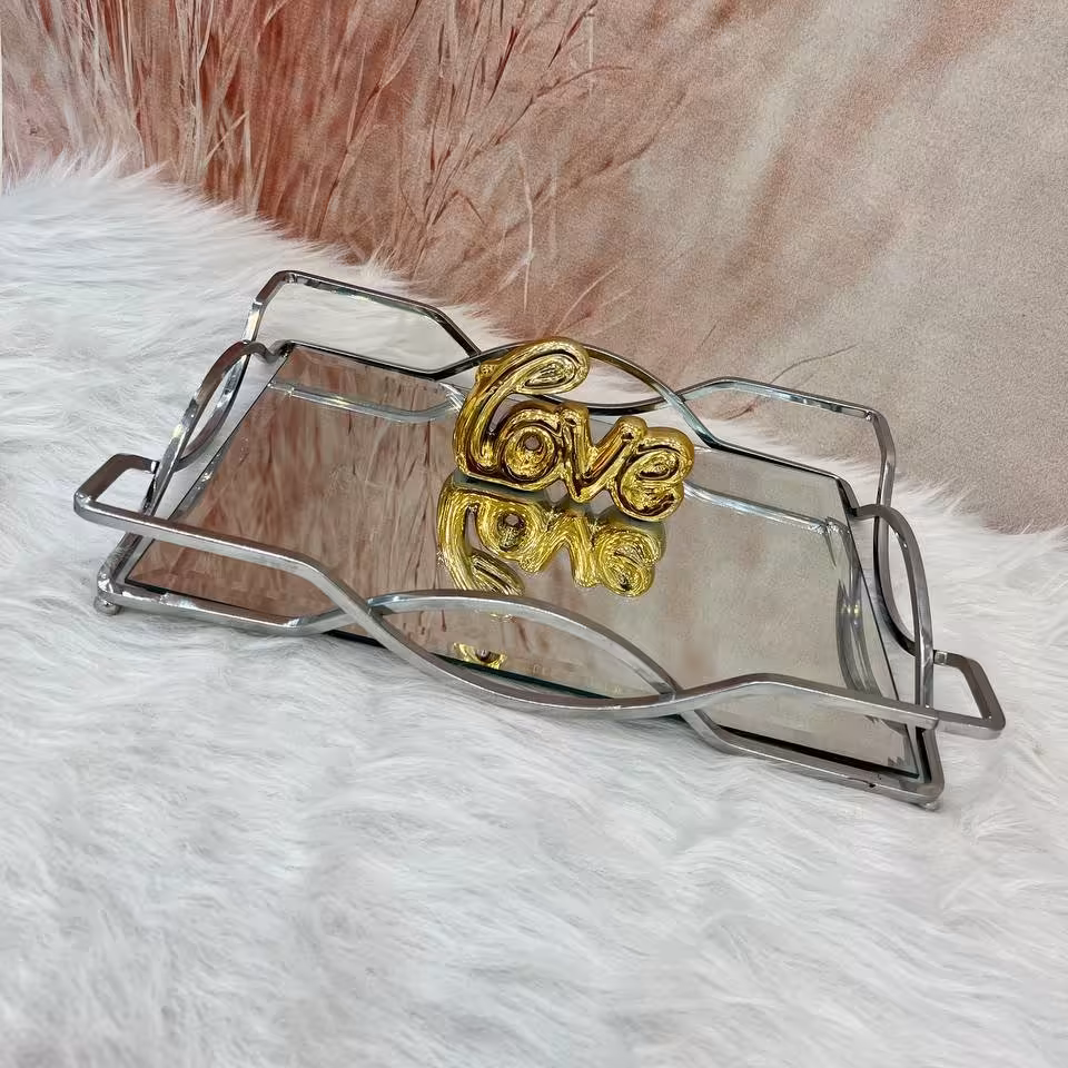 سینی طرح لبخند
🔱جنس:فلز آبکاری پرداخت شده
🔱 ابعاد : 36*25
🔱 در2رنگ طلایی وسیلور هزینه ارسال به عهده مشتری وپس کرایه