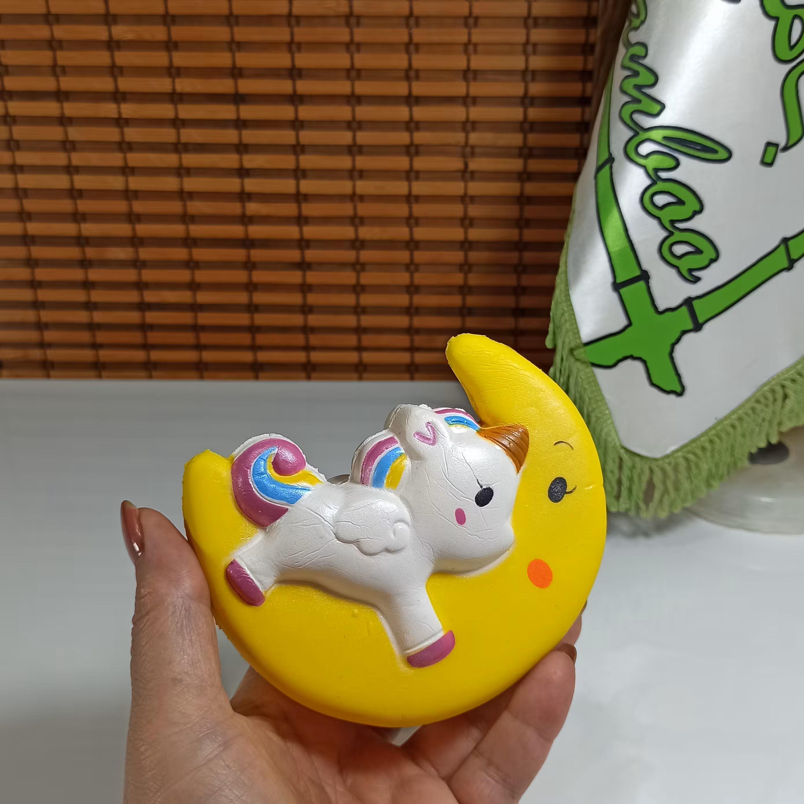 اسکوییشی یونی کورن با ماه زرد