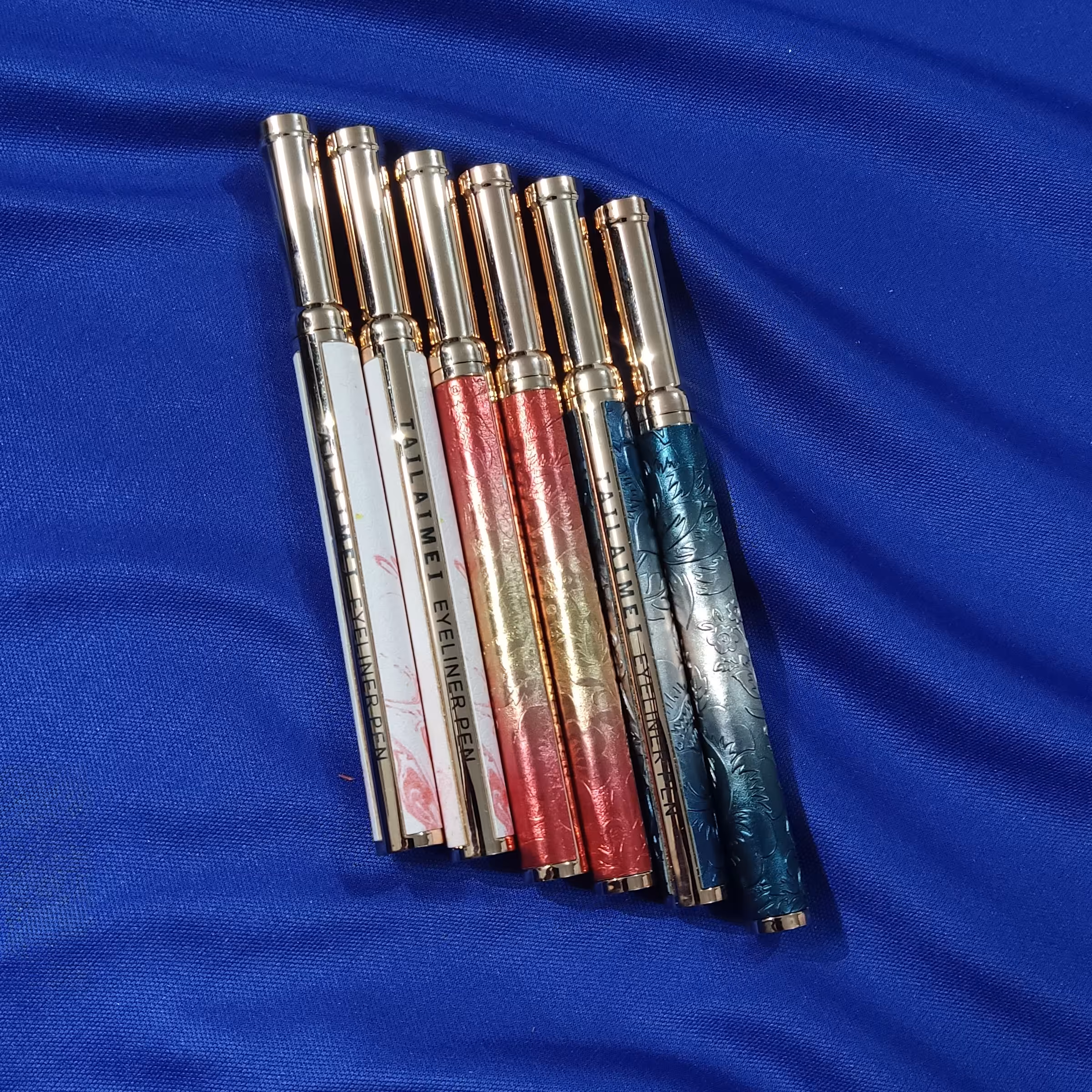 خط چشم ماژیکی مشکی برند تایلامی 