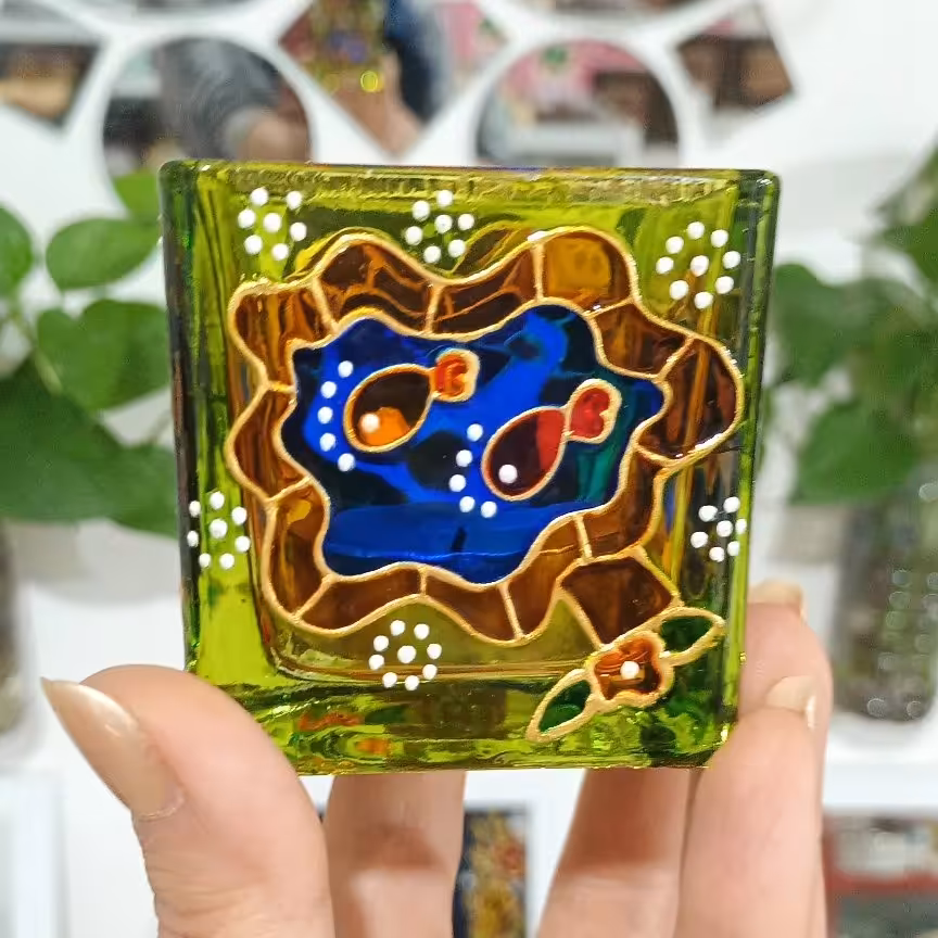 جاشمعی ویترای .طرح حوض ماهی. ابعاد 6در6 سانت. قابل شست و شو وزن  جا شمعی 190 گرم