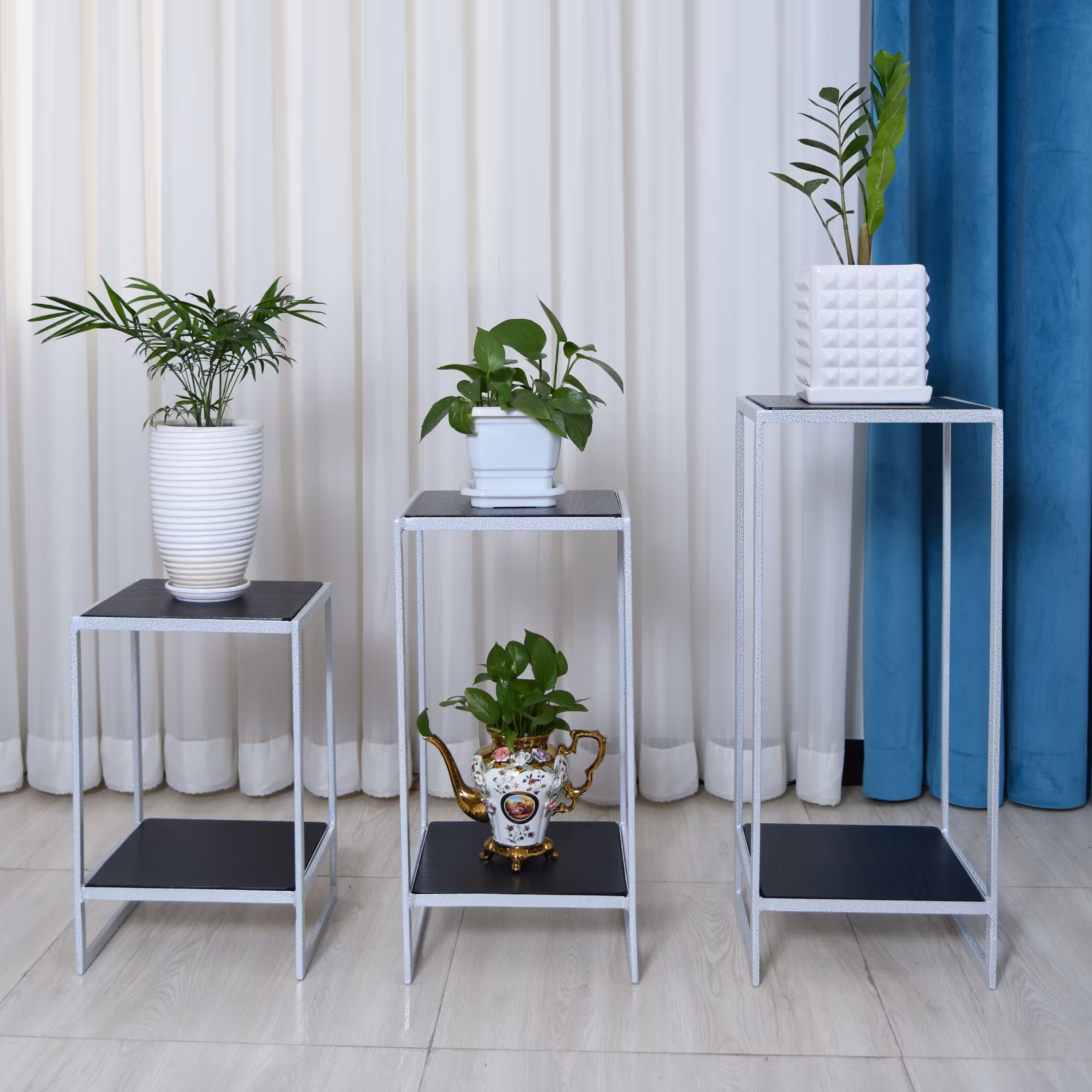 استند دکوری و گل مدل چها پایه( ارسال با باربری و هزینه ارسال به عهده مشتری است)