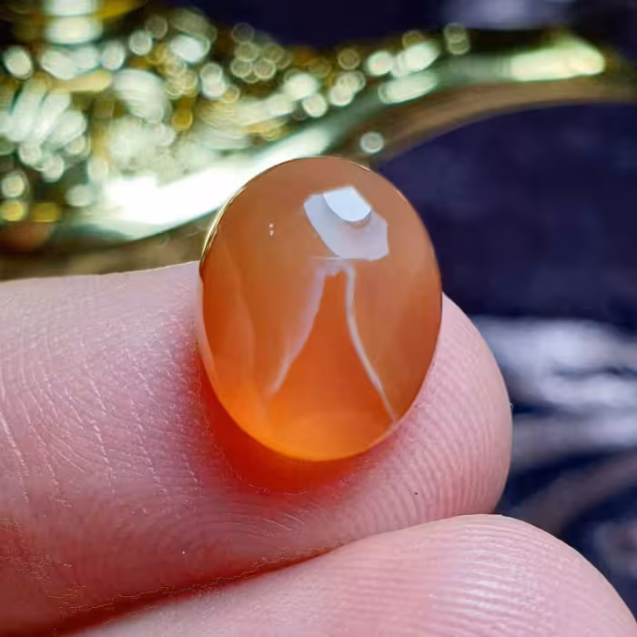 نگین فوق العاده زیبای سنگ عقیق جزع عسلی اصل یمن با تراش فست
کد 25948