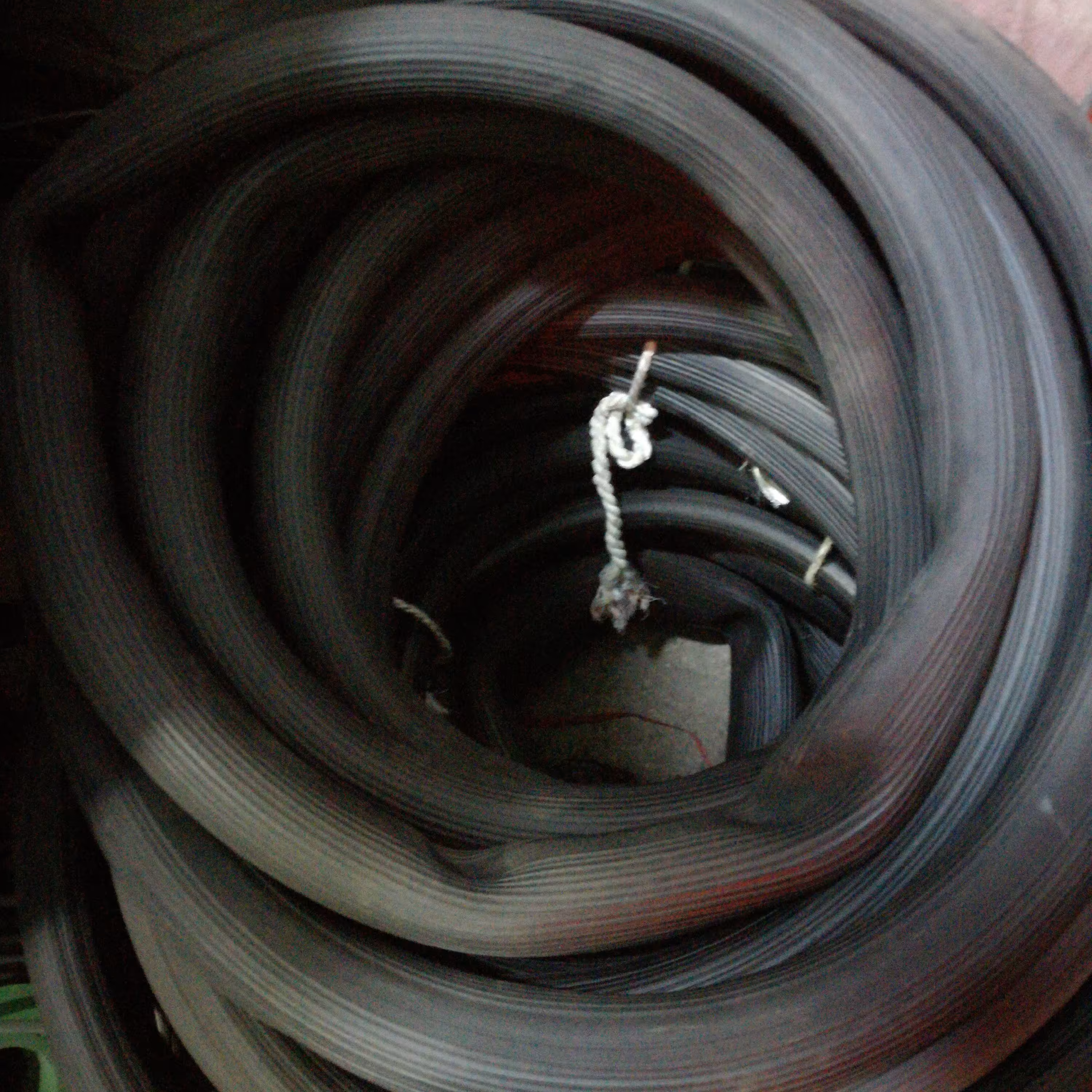 شلنگ طرح یاسا سایز  5 سنگین وزن قیمت مشخص شده برای هر 5 متر میباشد.