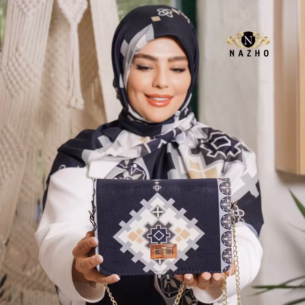 روسری مشکی سفید قواره 140 با کیف پاسپورتی مشکی سفید 