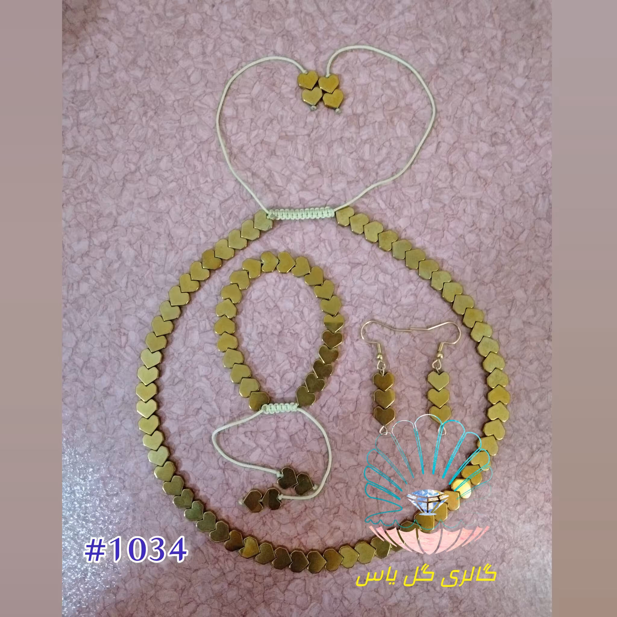ست گردنبند و دستبند و گوشواره با مهره حدید طرح قلب رنگ طلایی 