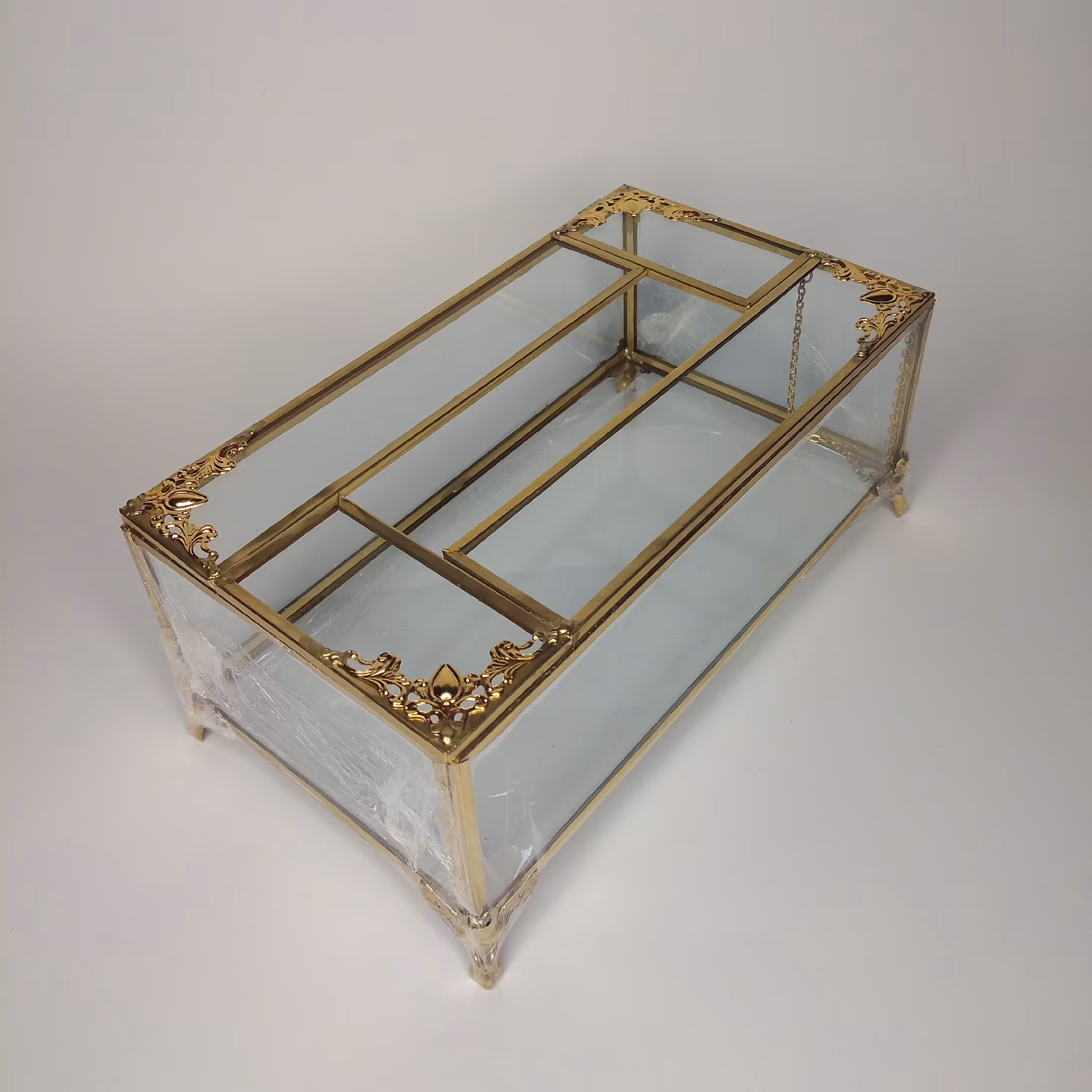 جای دستمال کاغذی طلائی با گوشه جنس از برنج و شیشه 3 میل (پس کرایه) 