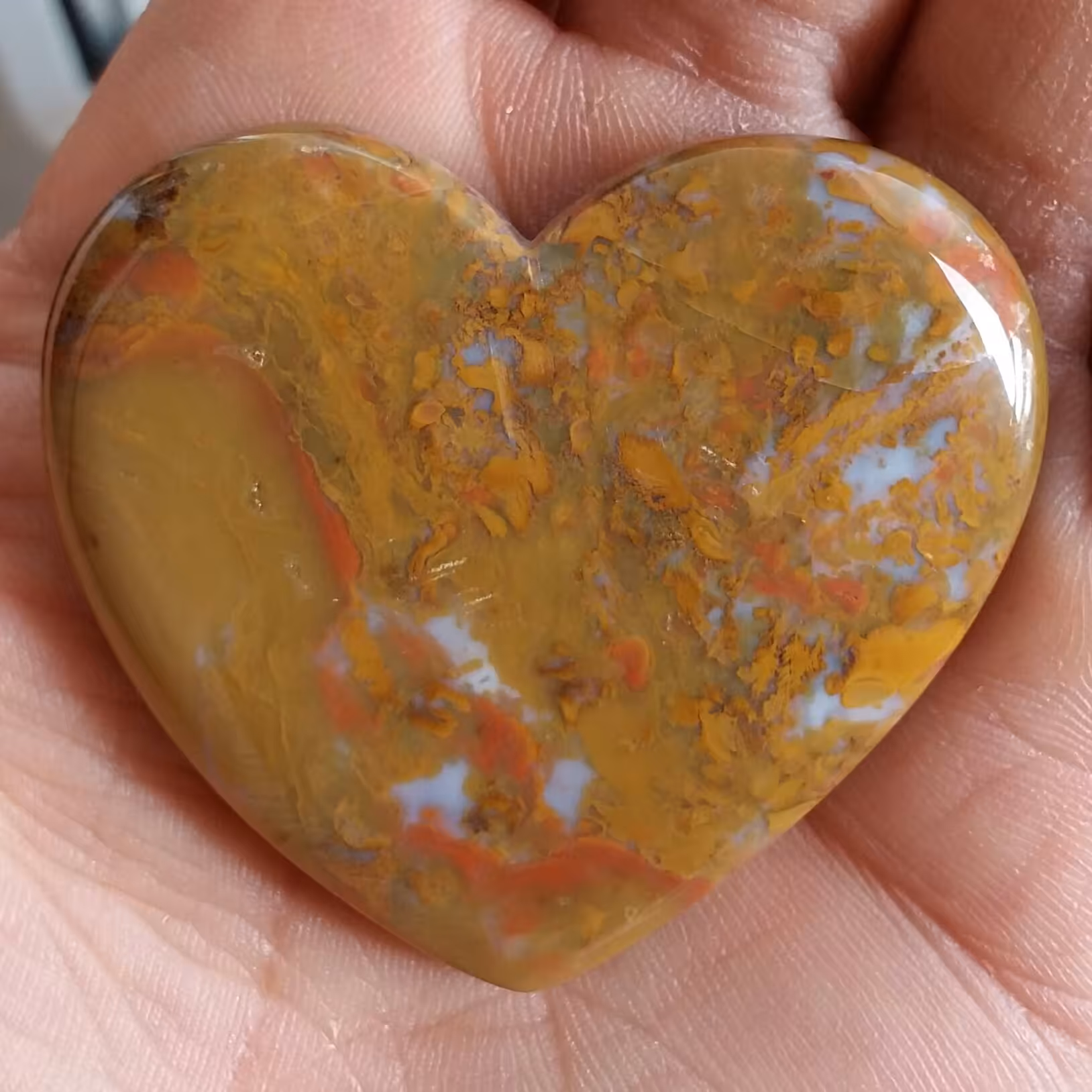 نگین شجر پاییزه تراش قلب سایز بزرگ و سنگین و حجیم بسیار خوش رنگ خوش تراش دو طرف پولیش شاهکار خلقت عالی بی نظیییر