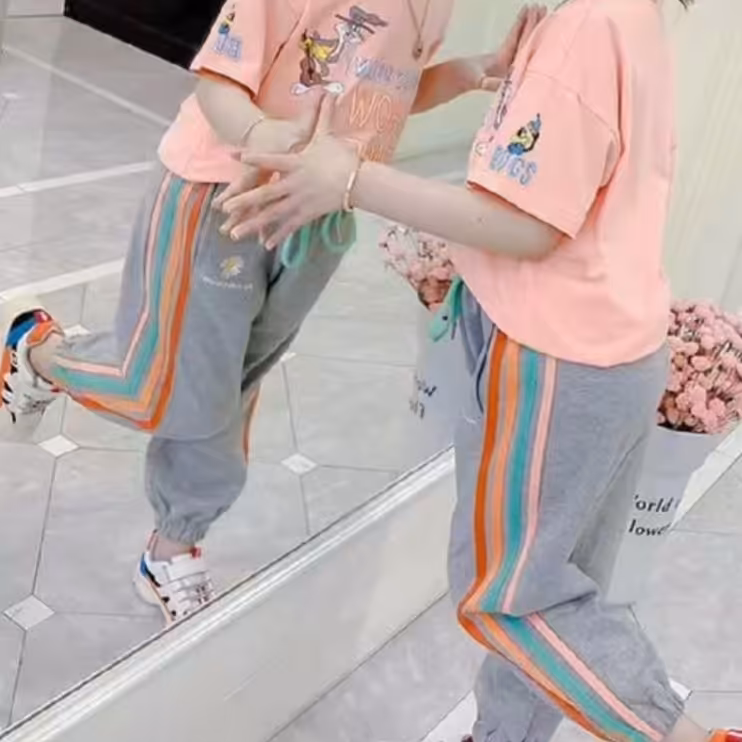 ست جذاب و دلبر دخترانه وارداتی کیفیت تضمینی جنس سوپر پنبه درجه یک نرم و لطیف تضمین دوخت و چاپ تنخور  فوق العاده شیک 