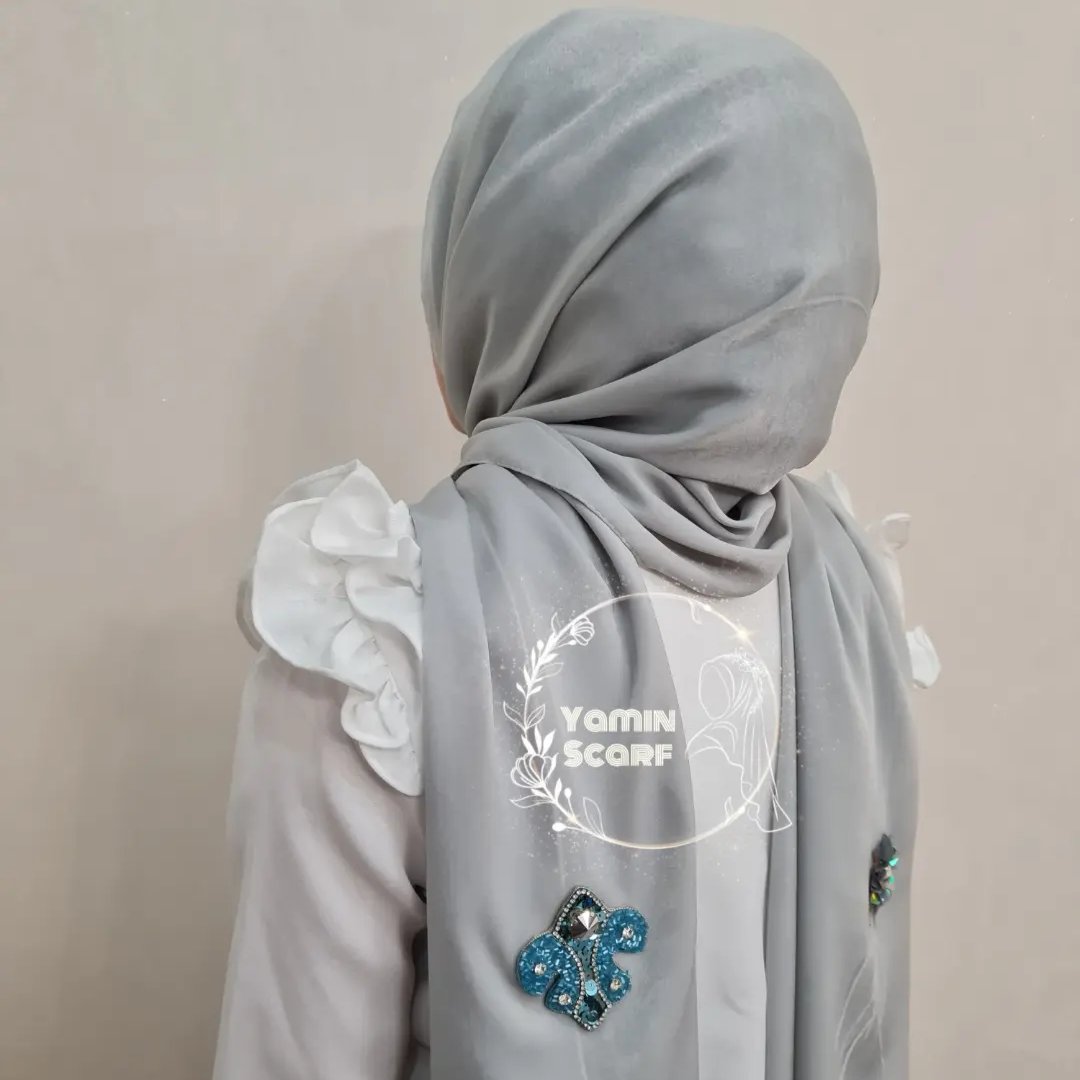 شال شاین منگوله دار جواهر دوزی شده بادست رنگ طوسی