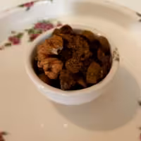 زیتون پرورده  پر گردو ی تازه خانگی (نیم کیلویی)