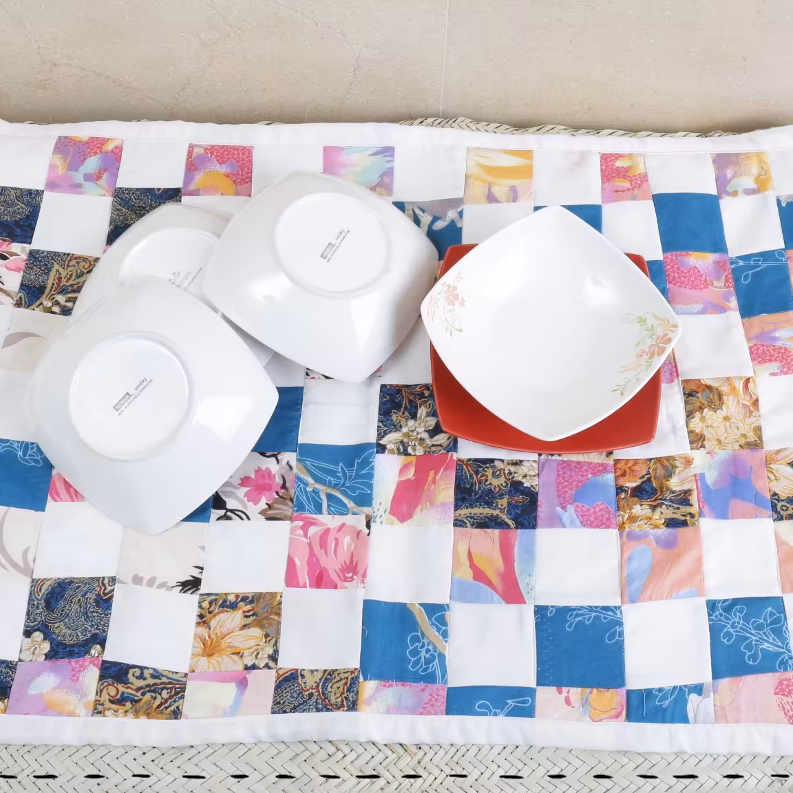 نمگیر  جاظرفی  رومیزی چهل تکه مناسب آشپزخانه و جهیزیه 