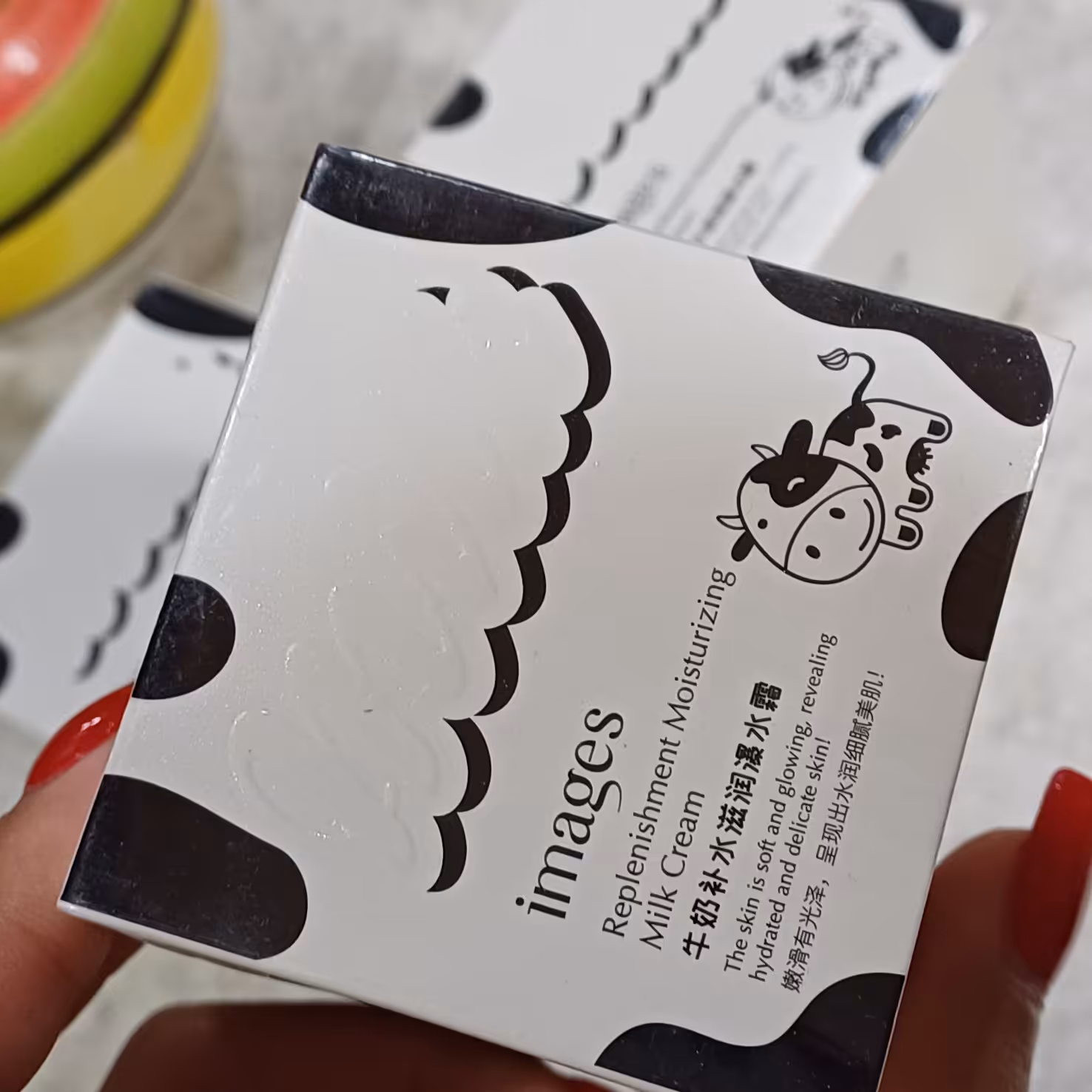 کرم ابرسان قوی شیرگاو دارای بافت سبک ویتامین 