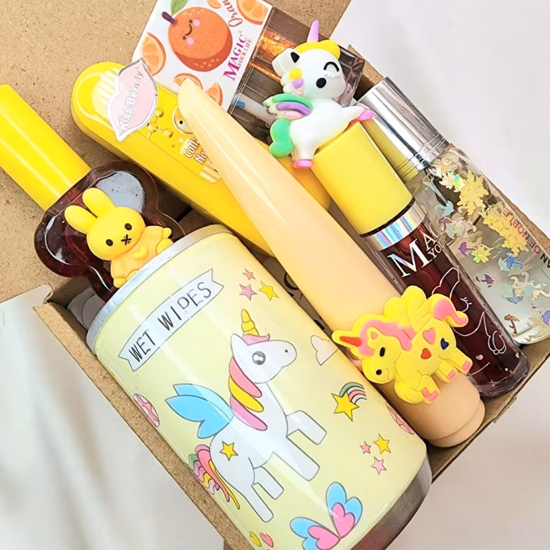 باکس کارتونی زرد باکس ویژه دستمال مرطوب تینت تک شاخ چرب لب و... 