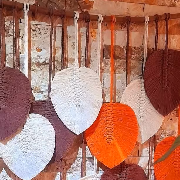 دیوارکوب پر مکرومه