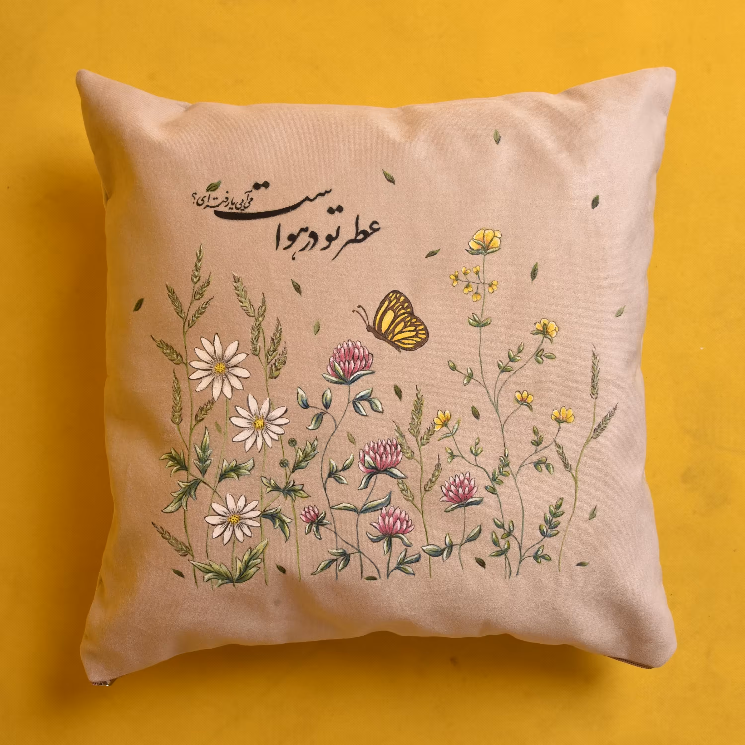 کاور کوسن نقاشی روی پارچه مخمل عطرتو 45در45 اثر شهره خاقان زاده