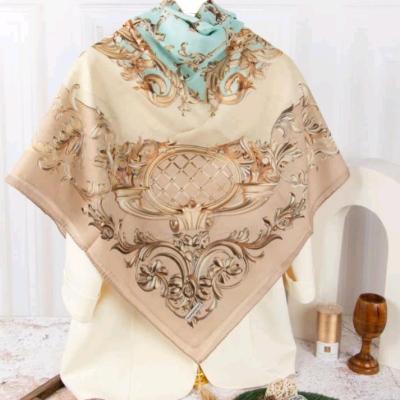 روسری نخی چهارفصل طرح سلطنتی زمینه کرم آبی