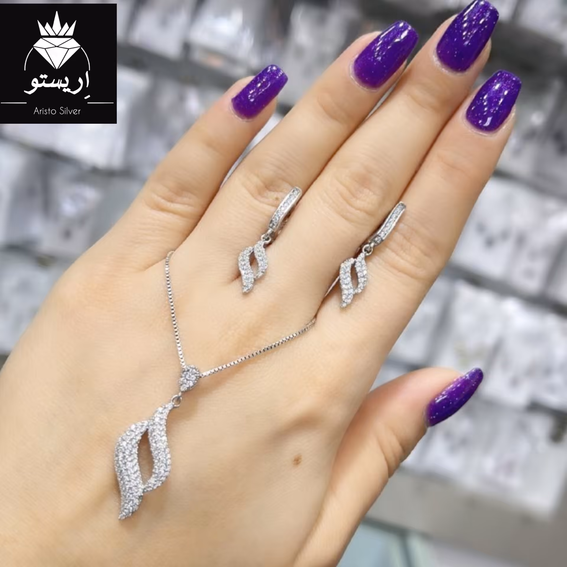 نیمست نقره  با زنجیر بسیار شکیل عیار 925 به همراه زنجیر ونیزی نقره ضخامت متوسط ب طول40cm