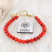 دستبند مرجان سرخ طبیعی(تقویت رنگ شده)سایز 6.با زنجیر سایز و قفل استیل رنگ ثابت