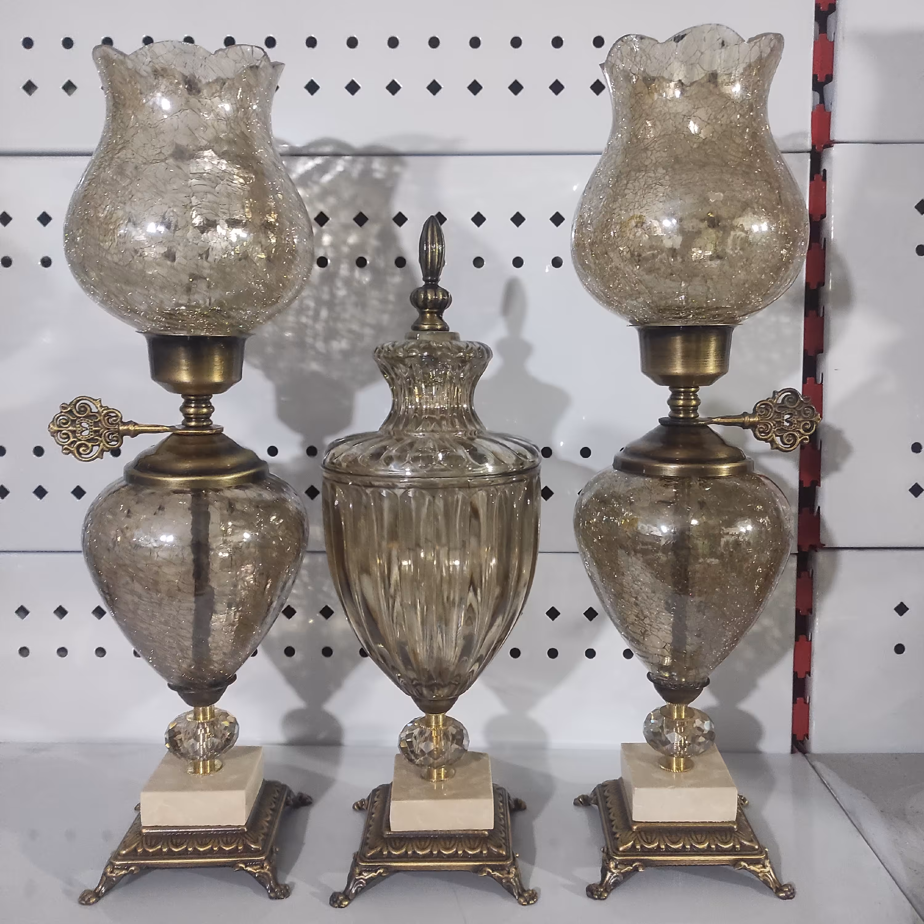 شمعدان وشکلات پایه برنزه