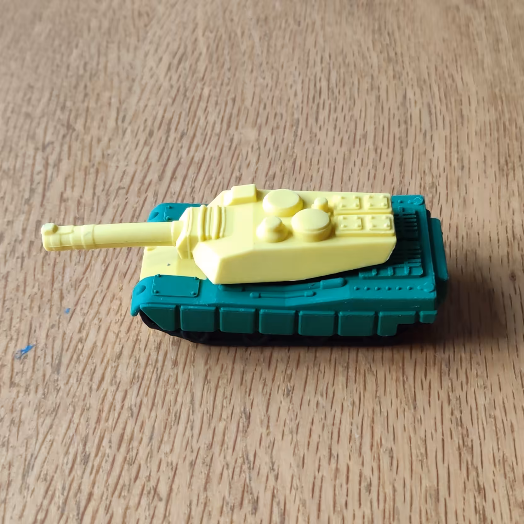 مداد پاکن  فانتزی طرح تانک جنگی