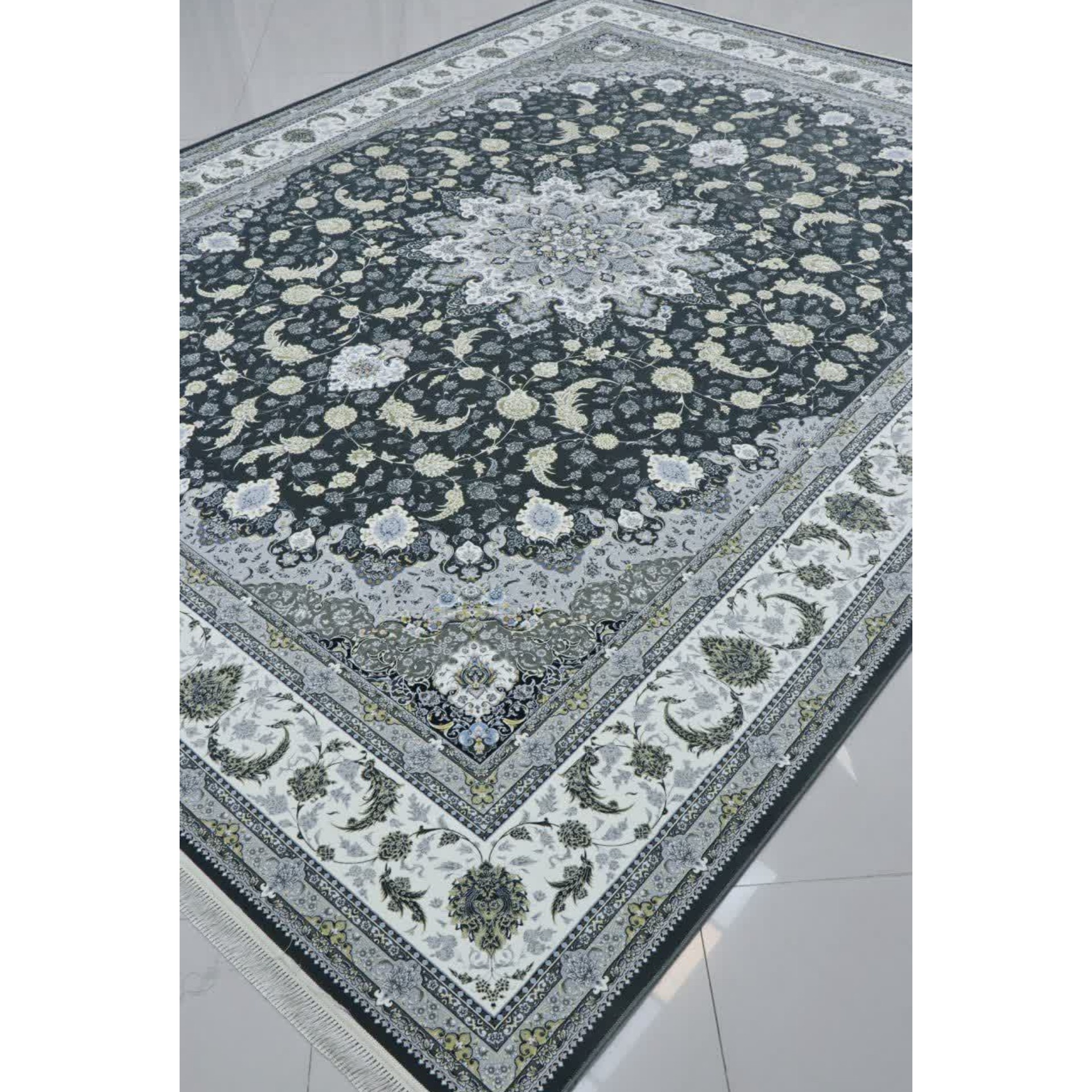 فرش ماشینی 1500 شانه گل برجسته اصل تراکم 4500 طرح اصفهان زمینه ذغالی 12 متری جنس اکرولیک