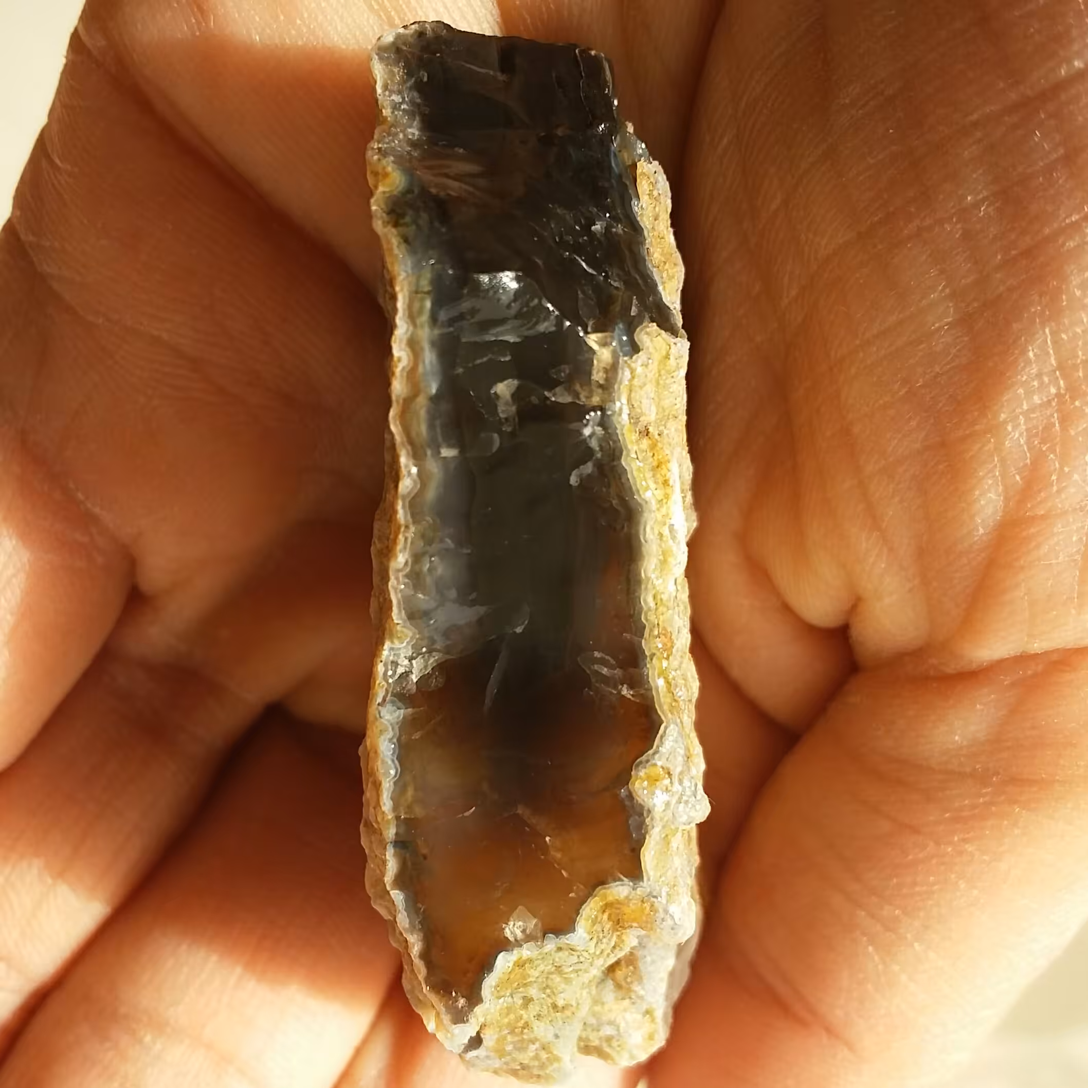 سنگ راف عقیق خرمایی پر رنگ محشر 
100در صد طبیعی شااهکاار خلقت خاااص