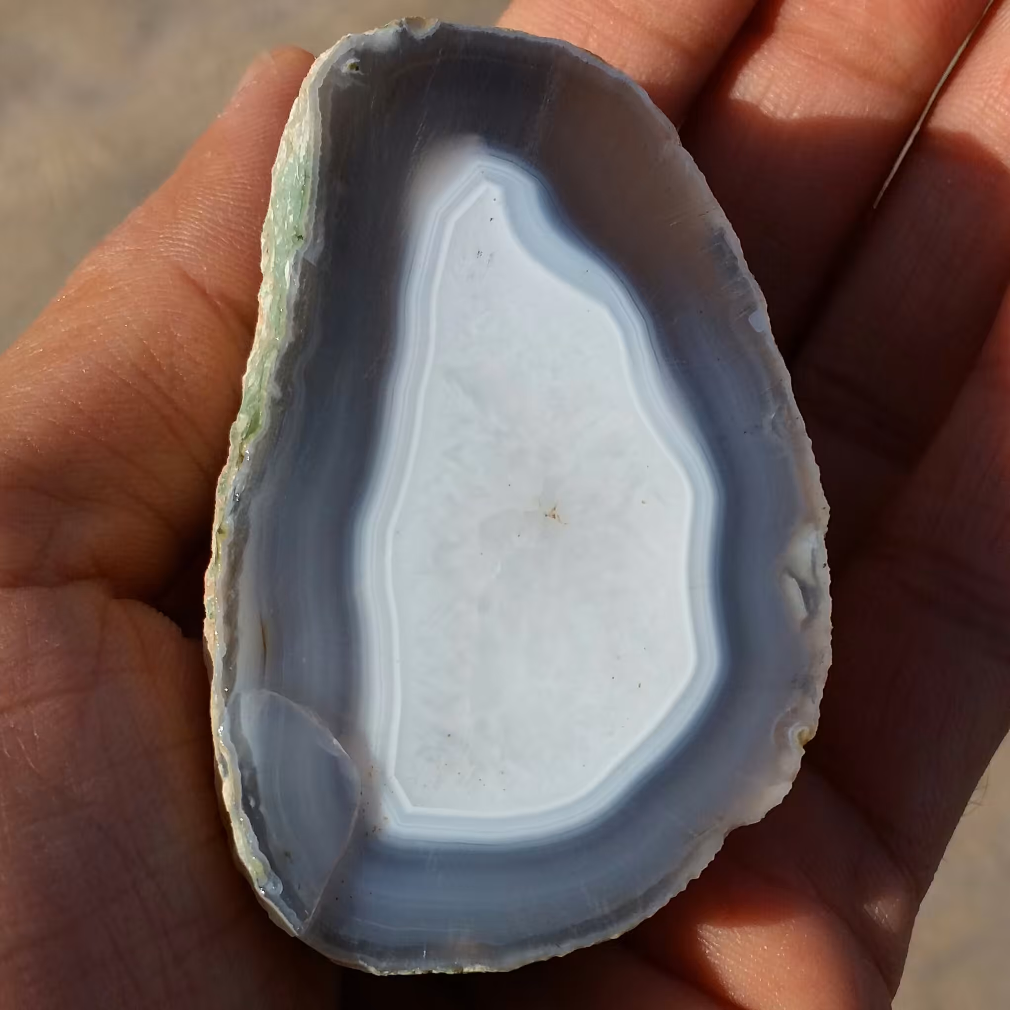 اسلایس سنگ راف عقیق سلیمانی سه بعدی رنگی بسیار با کیفیت دیدنی شاهکااار خلقت کاملا طبیعی
با قابلیت ساخت چند نگین قیمتی