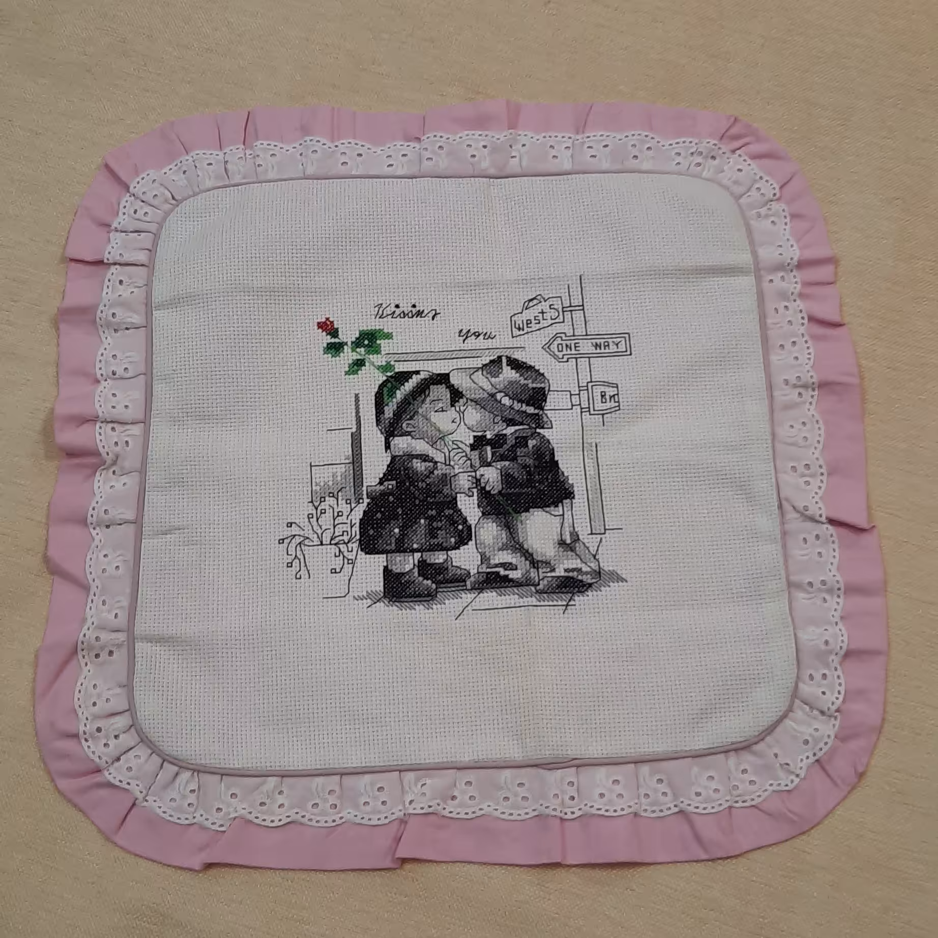 کاور کوسن شماره دوزی شده با طرح فانتزی 