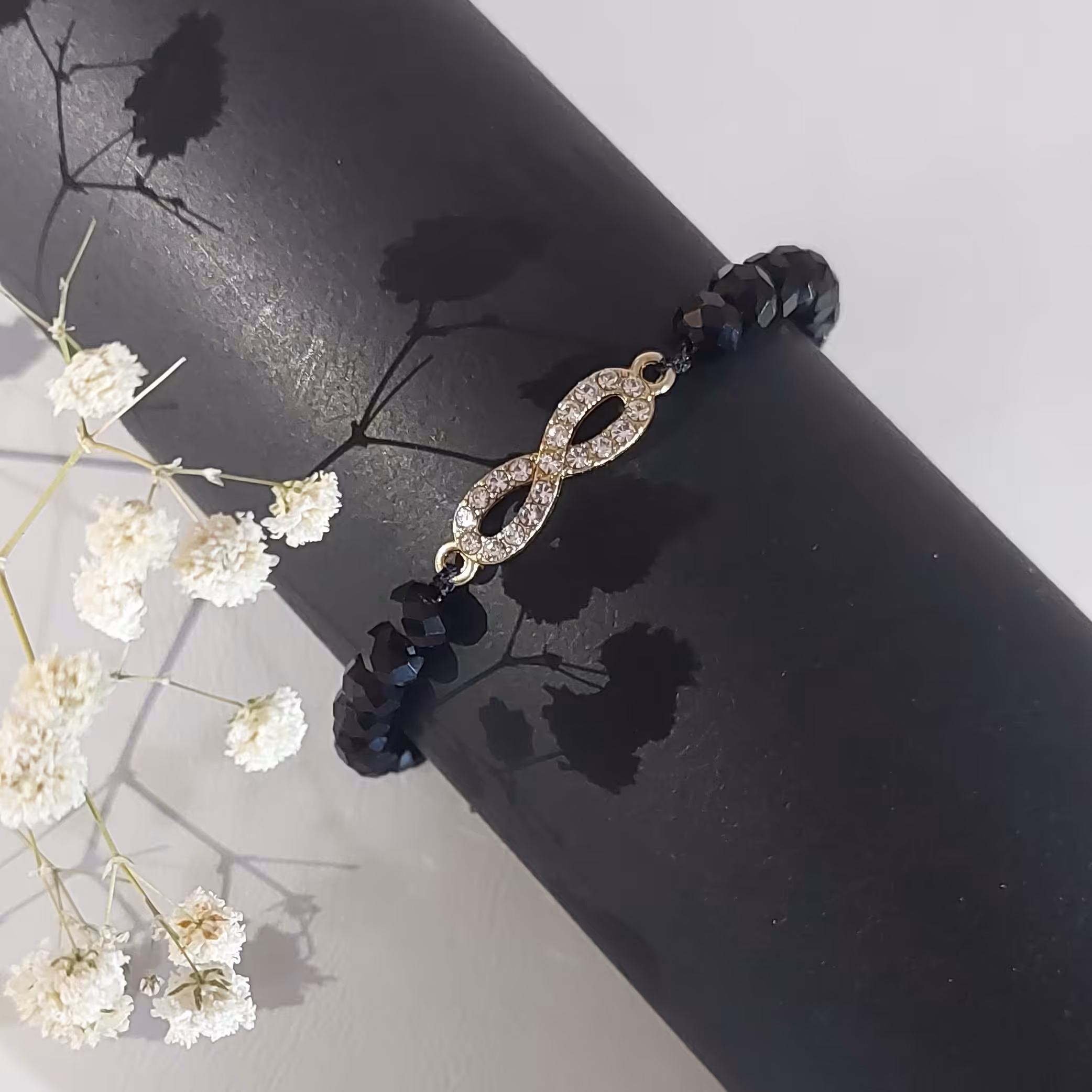 دستبند بی نهایت نگین دار ، با کریستال مشکی