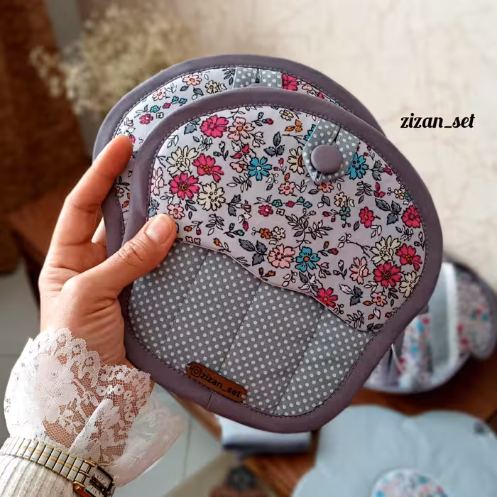 سرویس پارچه ای آشپزخانه 14 تکه طرح گلدار زمینه یاسی طوسی برند زیزان 