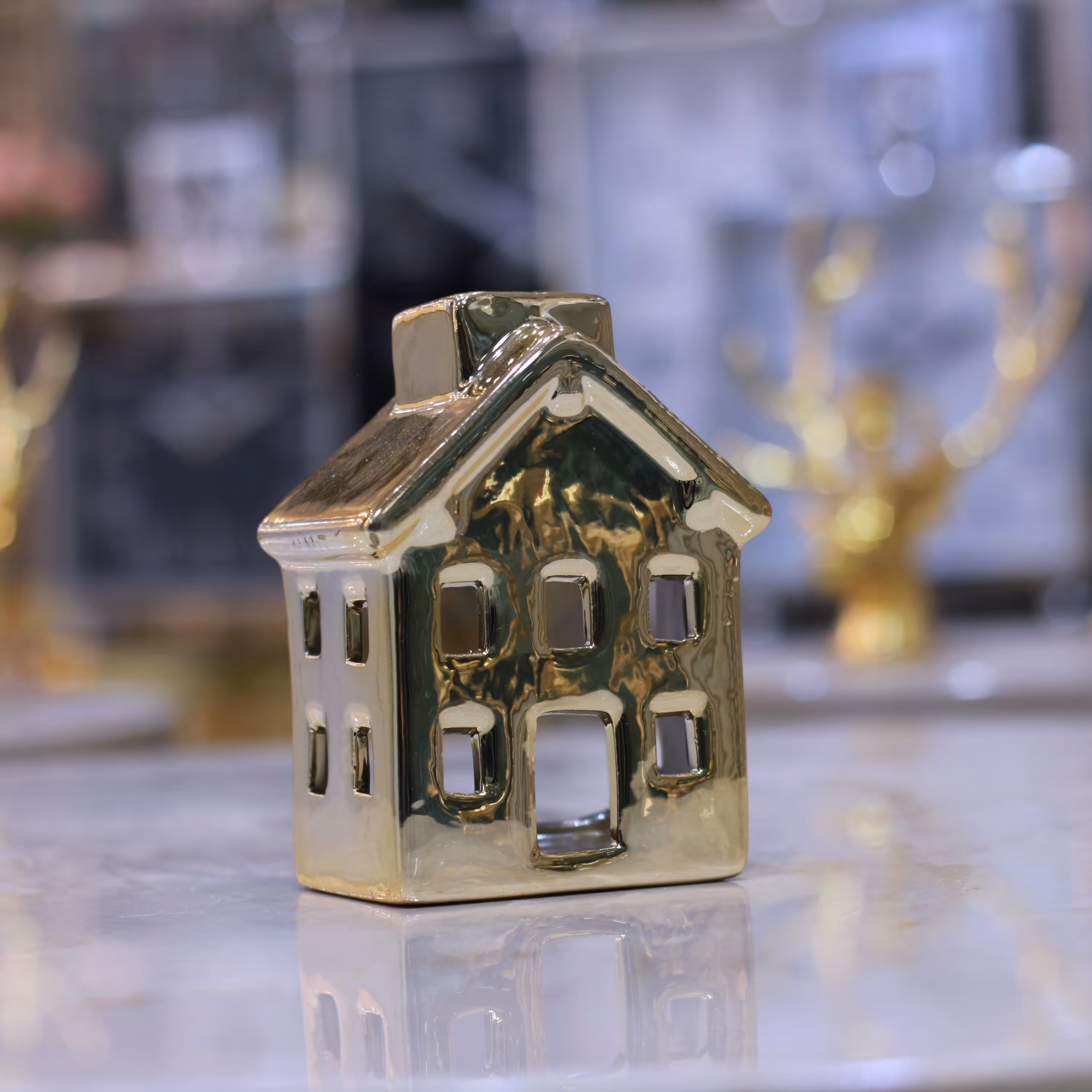 اکسسوری مجسمه کلبه سرامیکی طلایی