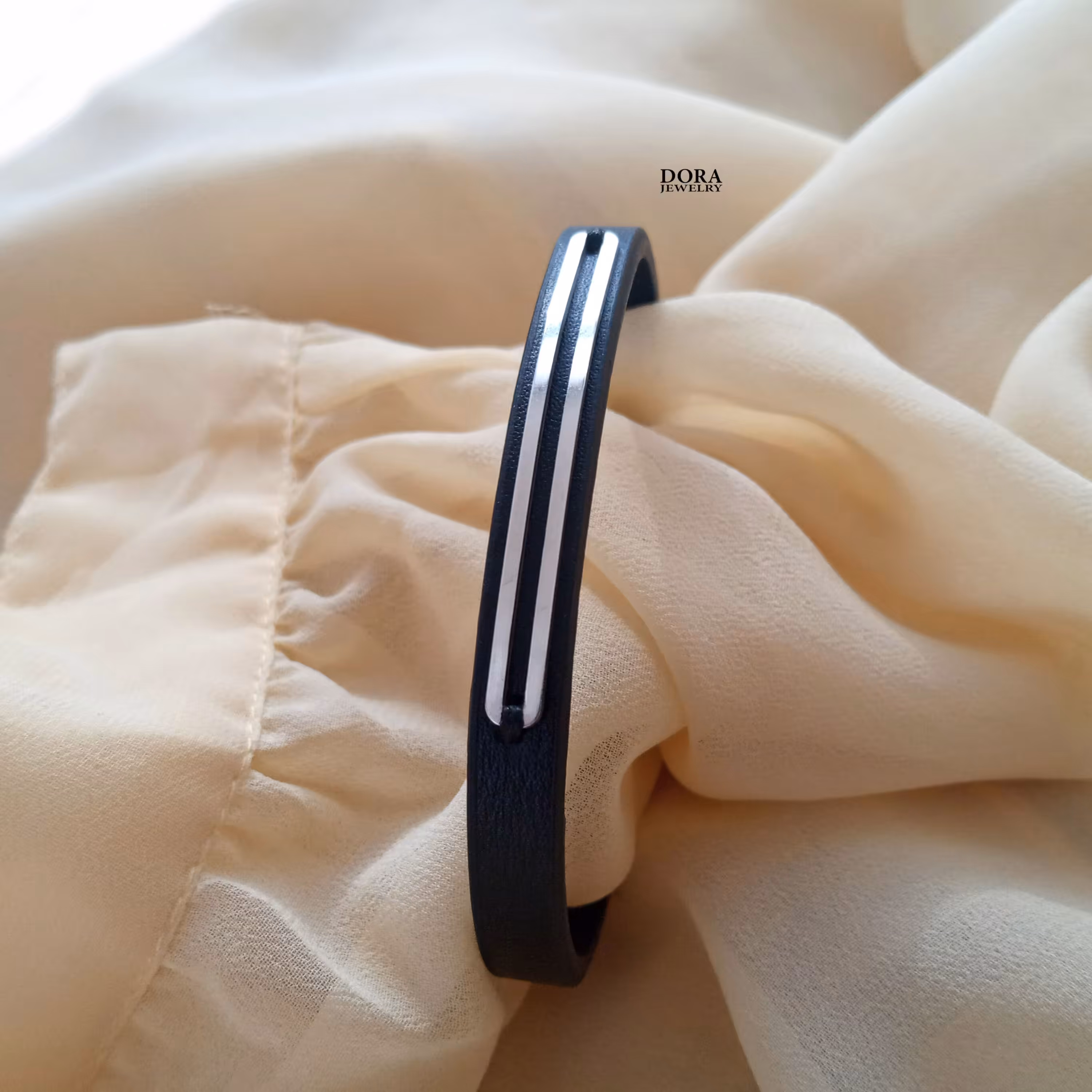 دستبند چرم و نقره