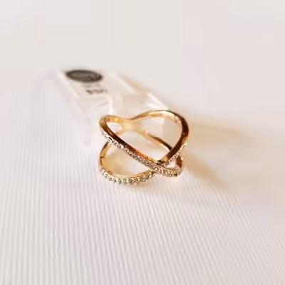 انگشتر طلایی کراس فول نگین مجلسی ، کار فوق العاده زیبا و درخشان