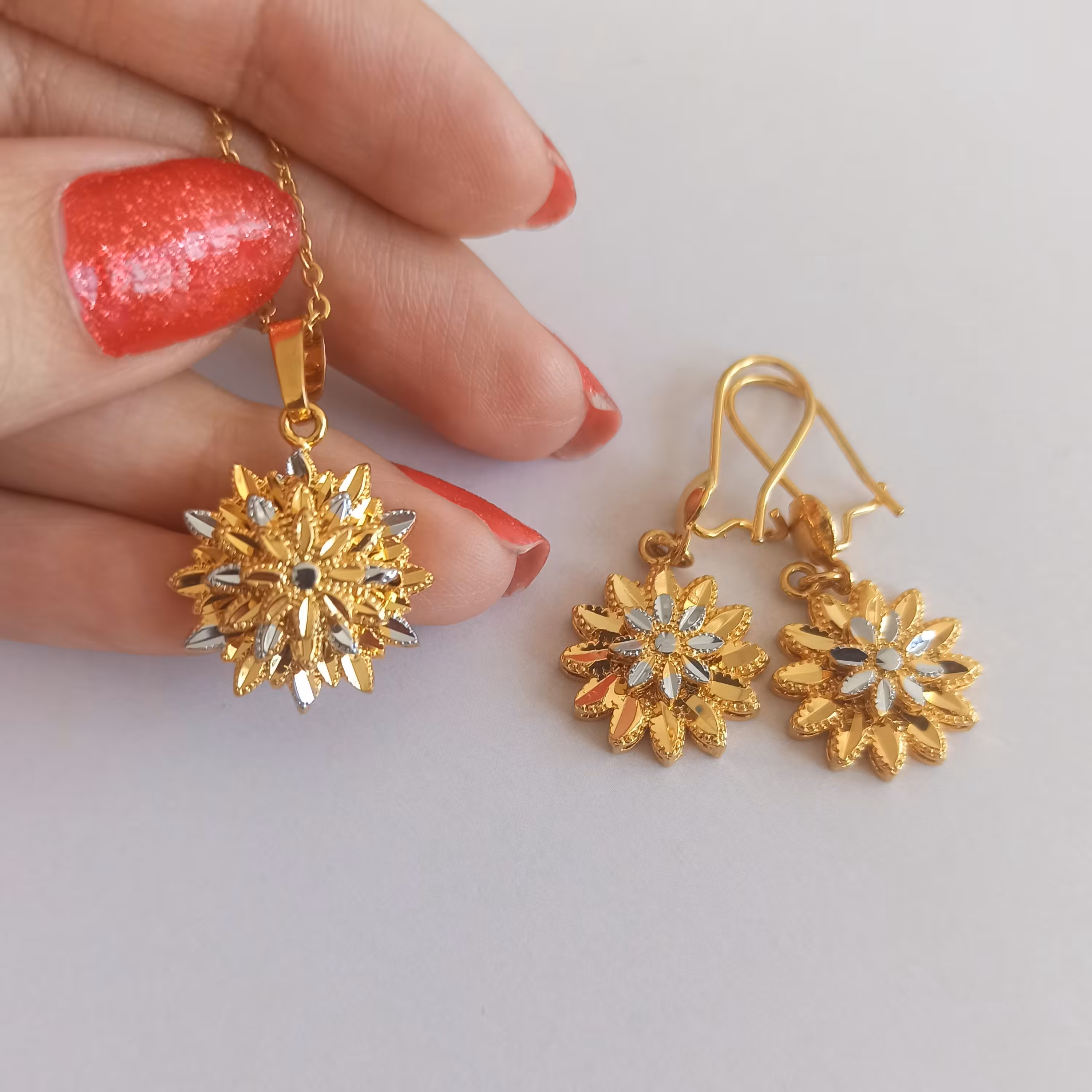 نیم ست زنانه مشابه طلا ، رنگ طلایی ، کیفیت بالا 