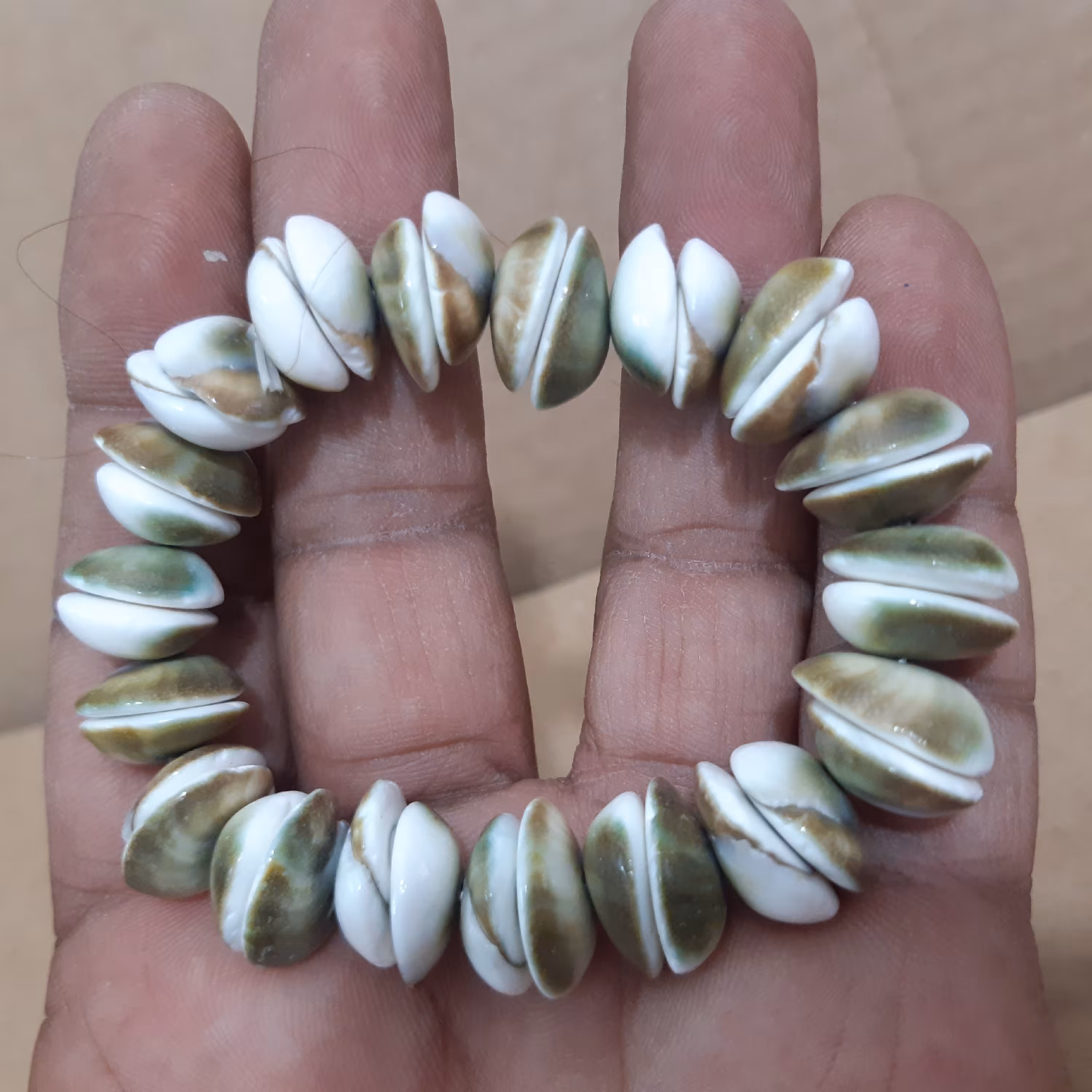 دستبند مهره صدفی 