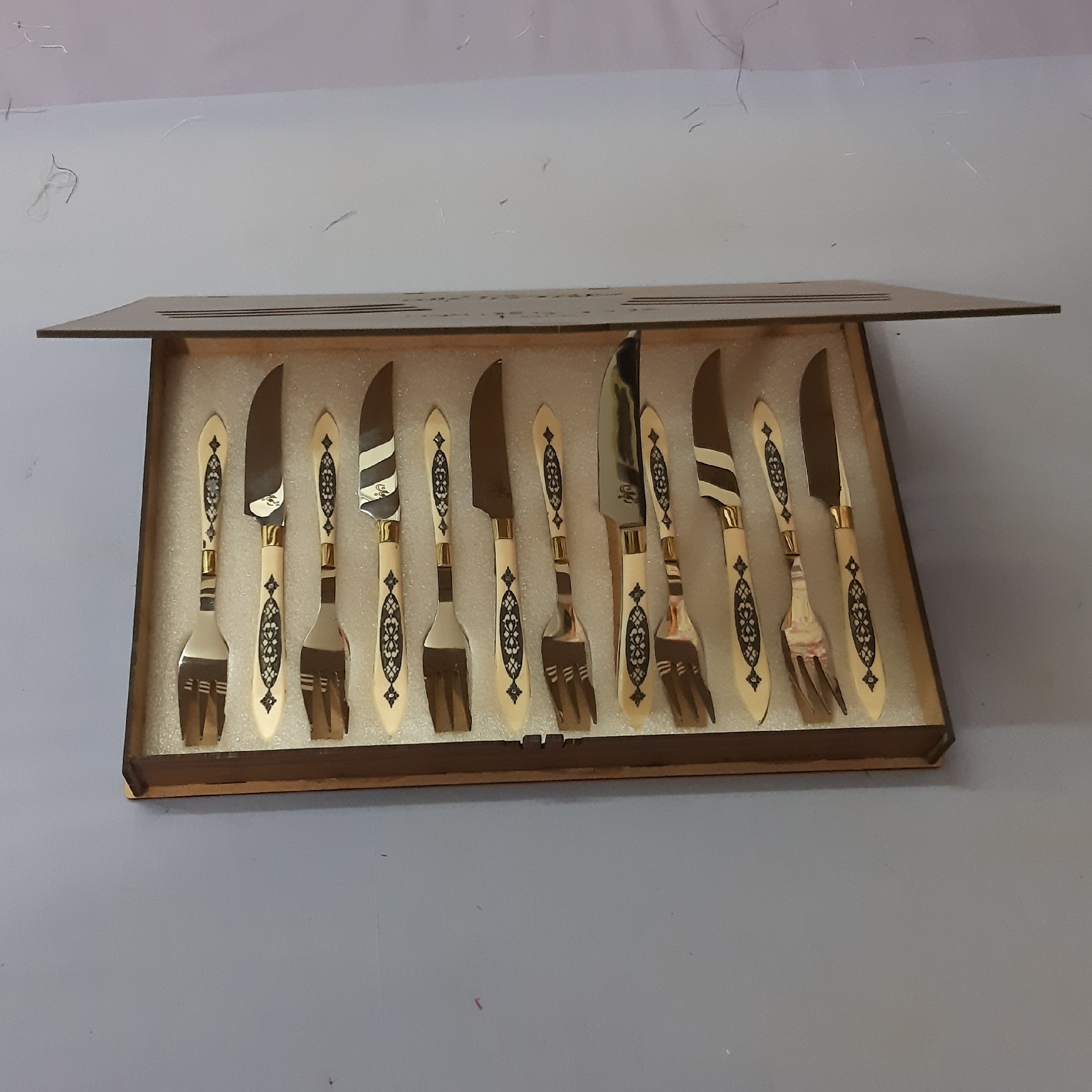 کار د و چنگال طرح دار رنگ شیری صنایع دستی زنجان