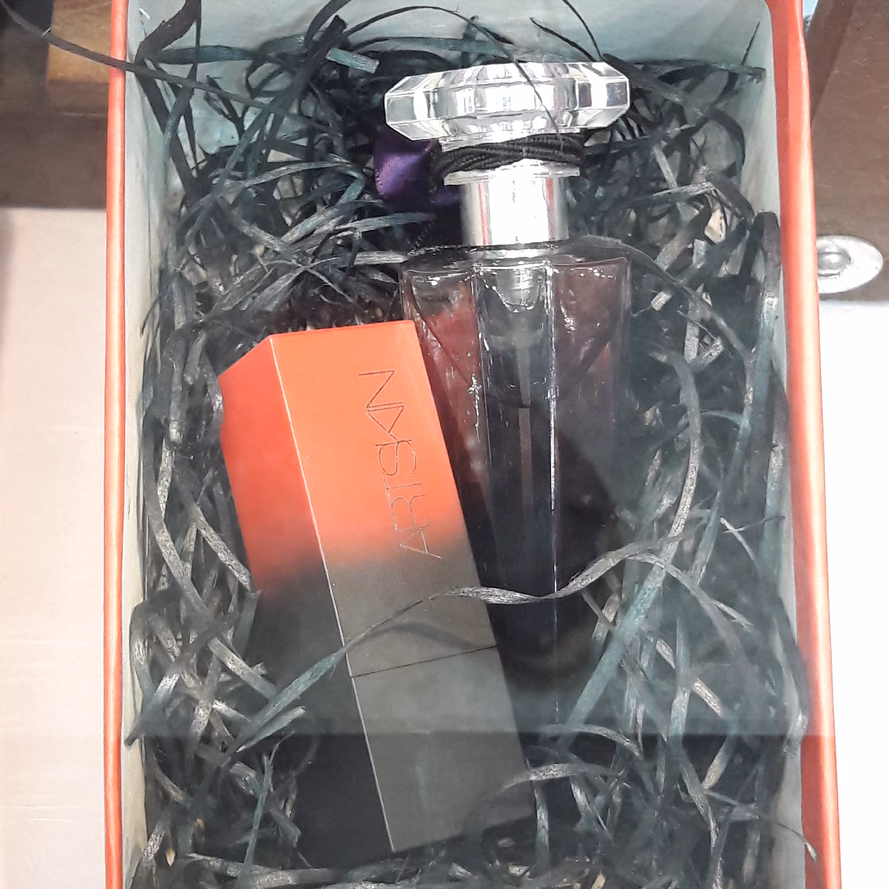 پک کادو همراه با ادکلن زنانه و مردانه