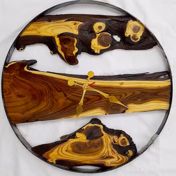 ساعت دیواری روستیک چوب و فلز ( سنجد) دور طلایی قطر 50 و اندازه دلخواه شما