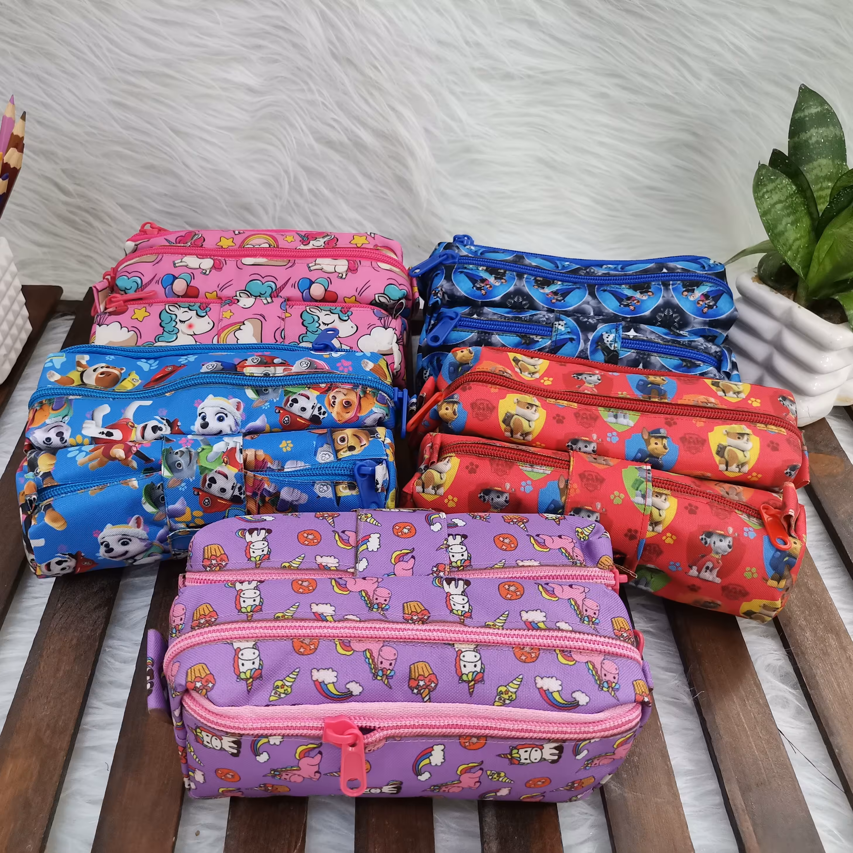 جامدادی فانتزی  عروسکی 3 زیپ  دوقلو جادار رنگبندی زیبا و جذاب جنس عالی قابل شستشو 