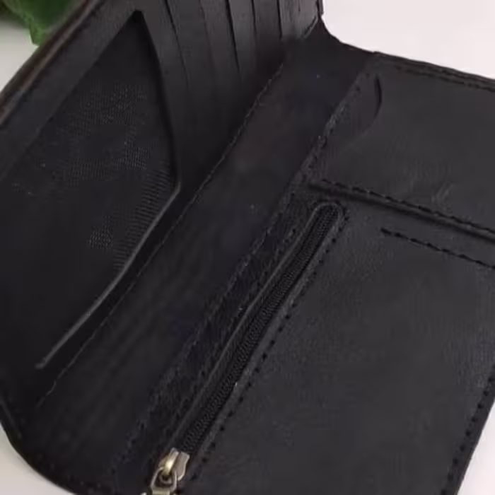 کیف پول مردانه تمام چرم ...دوخته شده با نخ موم خورده....کاملا طبیعی و دست دوز