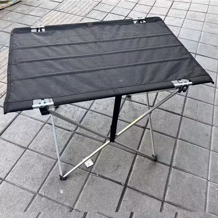 میز تاشو سفری با اسکلت ضربدری و رویه برزنتی تقویت شده  کم جا و سبک کد1