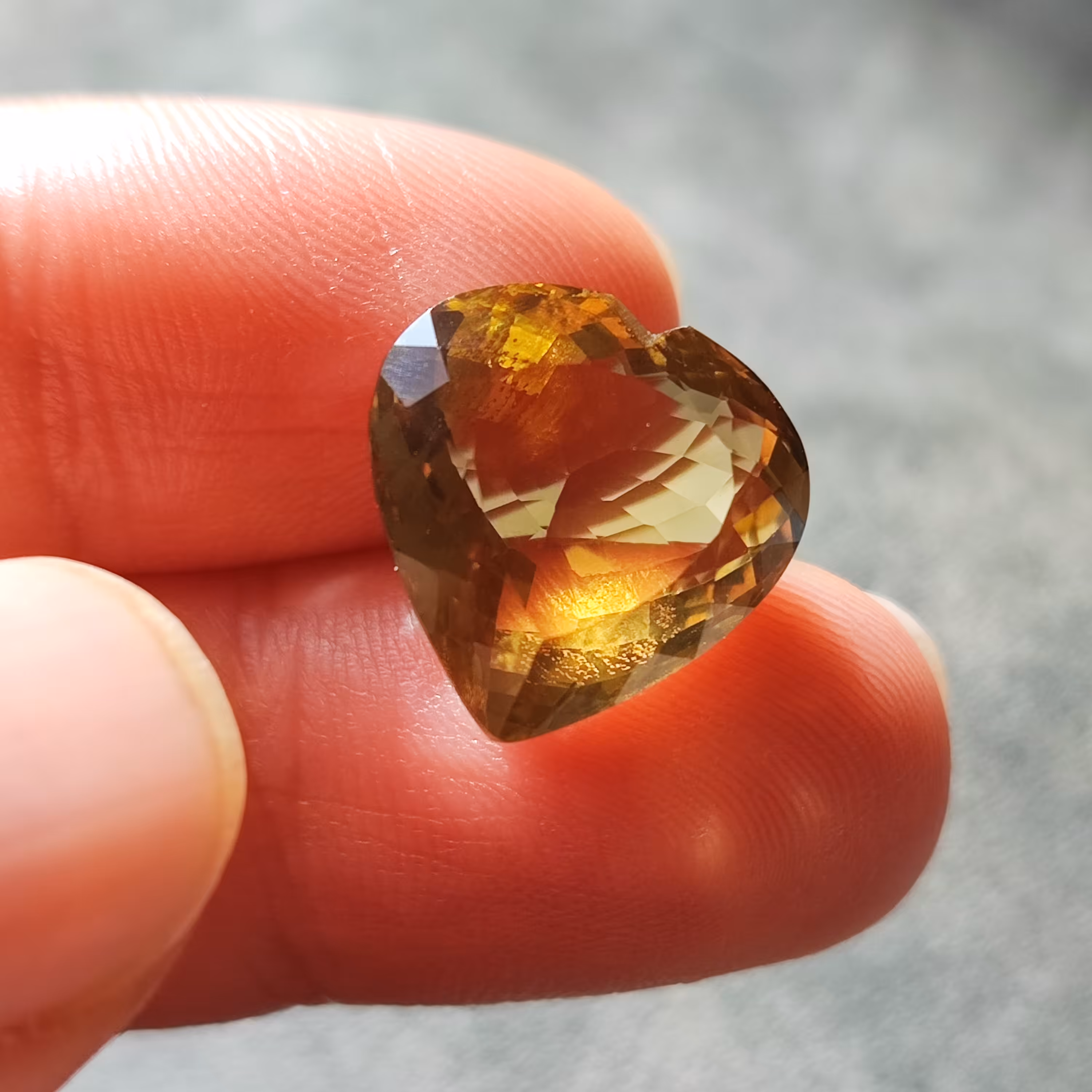 سیترین طبیعی تراش قلبی زیبا 