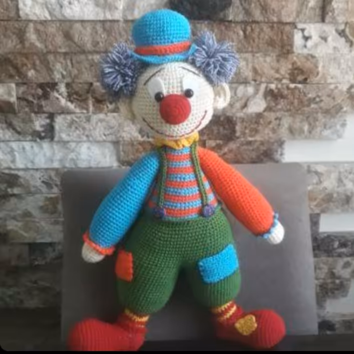 عروسک دلقک قلاببافی (پس کرایه)