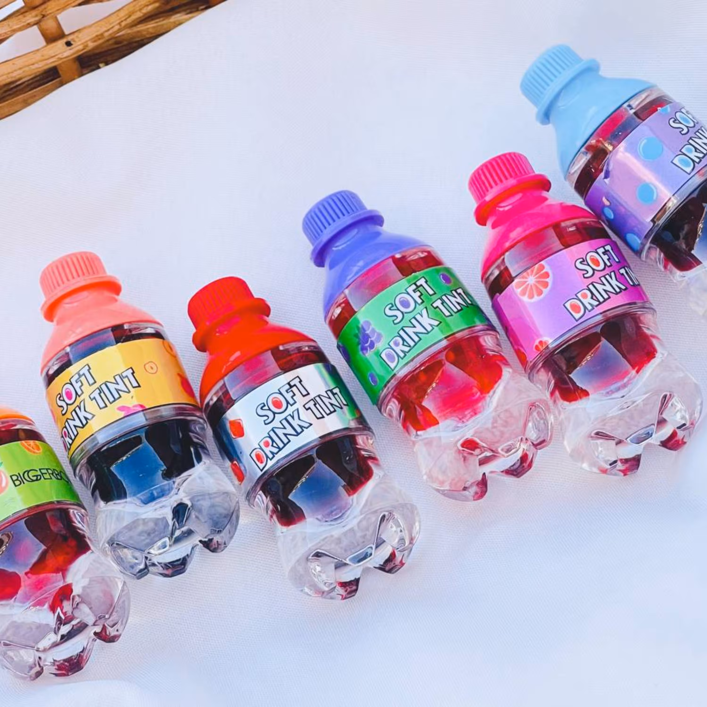 تینت لب یا رژ لب طرح نوشابه