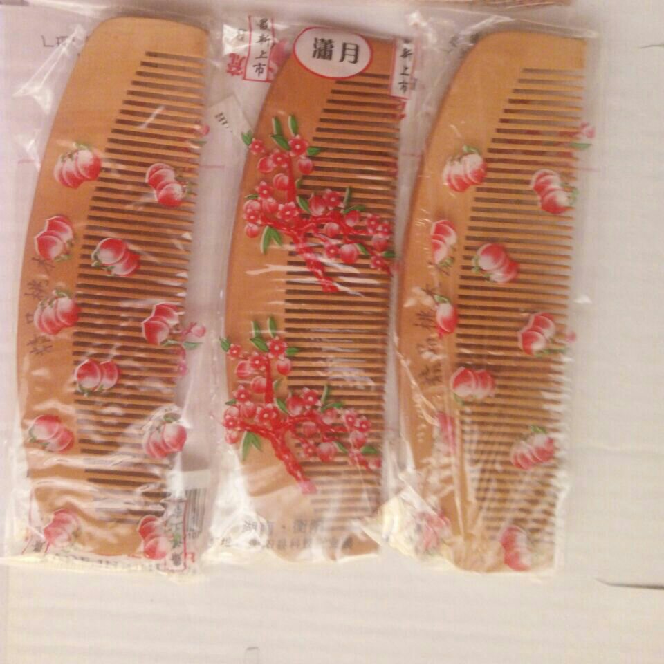 شانه چوبی در چند شکل و مدل