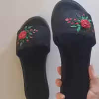 دمپایی گلدوزی قابل سفارش  در رنگ دلخواه  شما(پس کرایه)