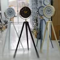 ساعت دیواری ایستاده