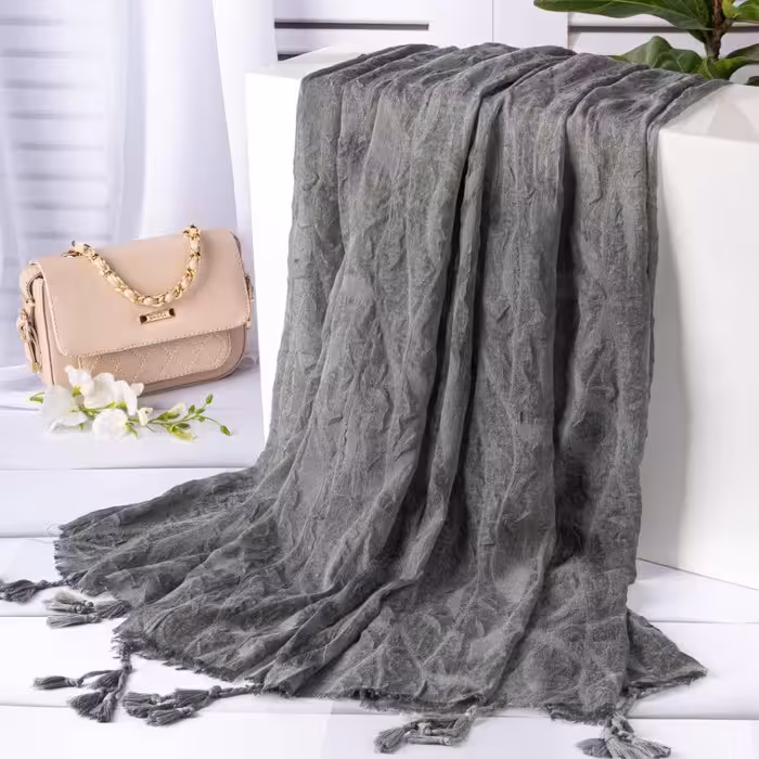 شال سوپر نخ سه بعدی وارداتی طوسی و نوک مدادی
قواره 2 در 80
کیفیت کار عالی ایستایی فوق  العاده